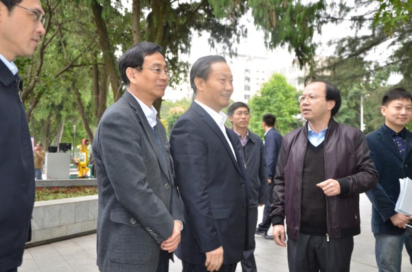 广西壮族自治区党委书记彭清华视察pg电子游戏项目1-a37f09d4-e0ac-47e8-bfa6-c034160d9f20.jpg